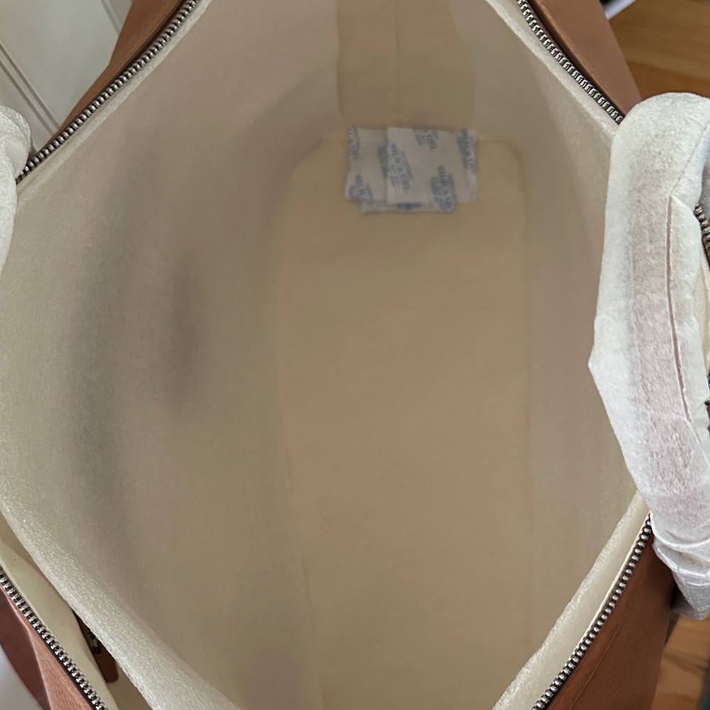 Shinola Classic Canfield Holdall Tan Leather Duffel Bag New! - Picture 9 of 12